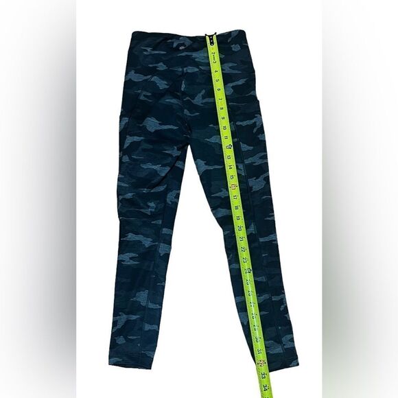 ATHLETA Ultimate Stash Pocket Camo 7/8 Tight Leggings size XS - Picture 4 of 5